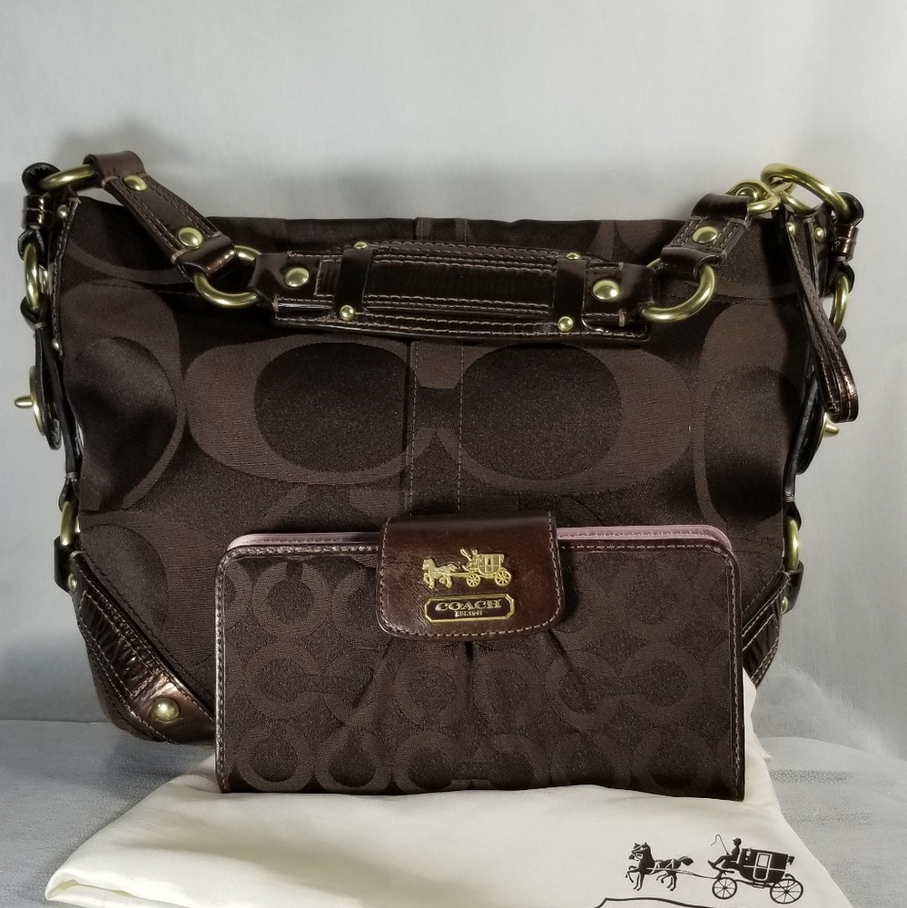 Coach set Carly Hobo Bag with Wallet